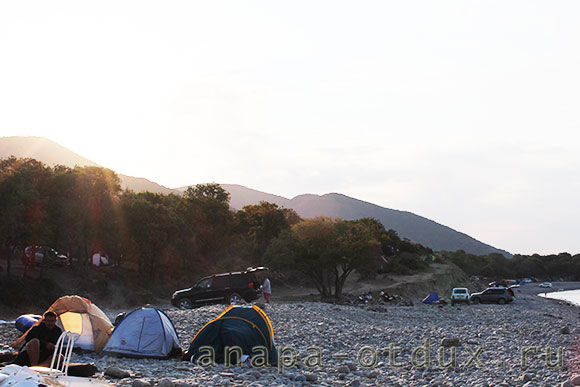 Проживание в палатках на Малом Утрише